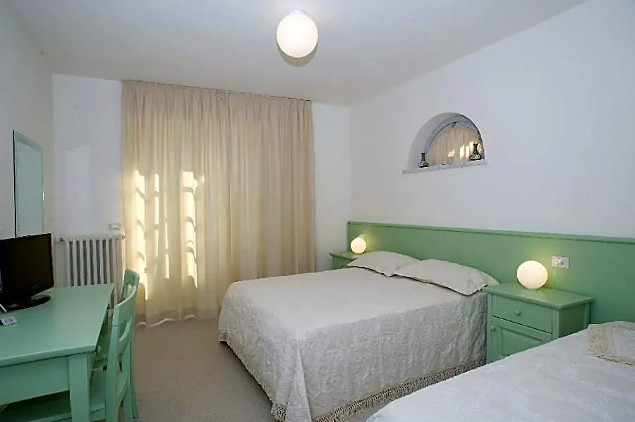 LIù B&B-1